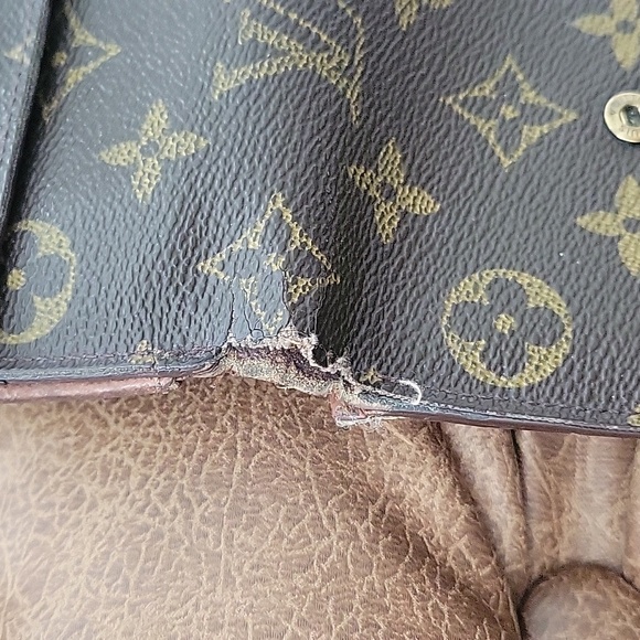 Authentic Vintage Louis Vuitton Wallet - Picture 8 of 16